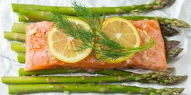 красная рыба в фольге с лимоном