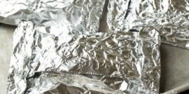 красная рыба в фольге с лимоном