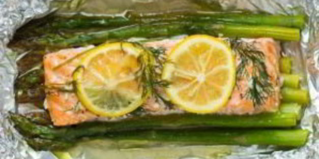 красная рыба в фольге с лимоном