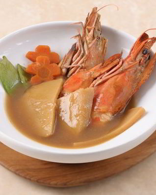 Креветки с овощами и ароматным соусом