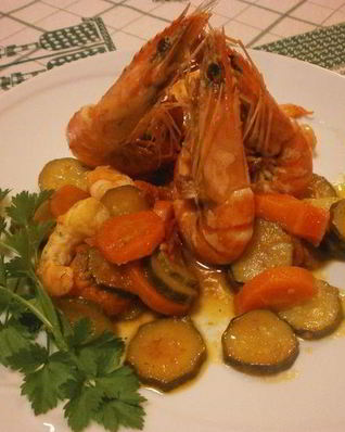 Креветки в бренди с гарниром из овощей