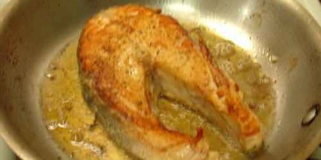 лосось с перечным соусом