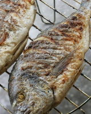Маринованная дорада на гриле