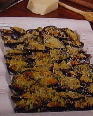 Мидии под соусом бальзамико, запеченные под сыром