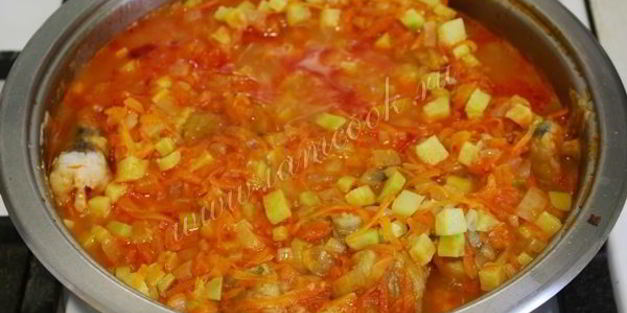 минтай тушеный с овощами