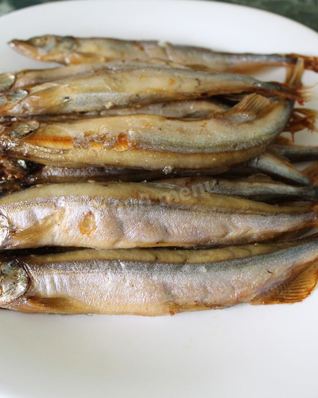 Мойва запеченная в масле в духовке