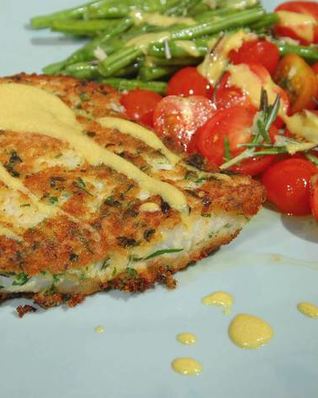 Палтус со стручковой фасолью и помидорами