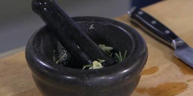 палтус со стручковой фасолью и помидорами