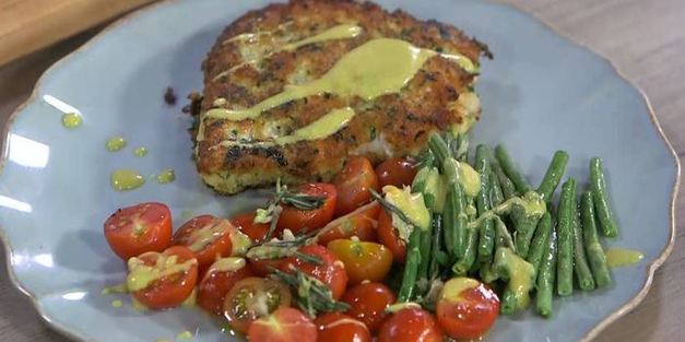 палтус со стручковой фасолью и помидорами