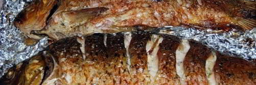 Плотва запеченная в углях