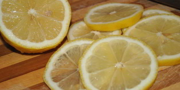 рыба путассу запеченная с лимоном и томатами