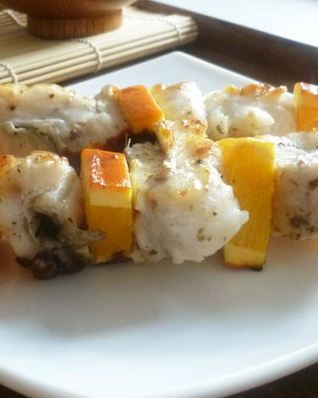 Рыба с апельсином на шпажках