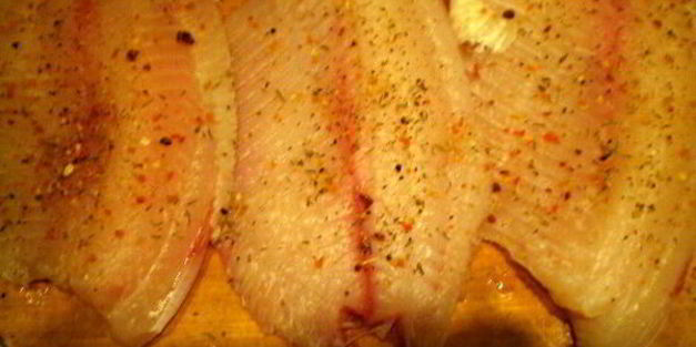 рыба с беконом, каперсами и шалфеем