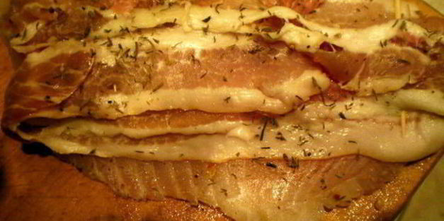 рыба с беконом, каперсами и шалфеем
