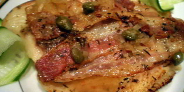 рыба с беконом, каперсами и шалфеем