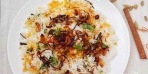 рыба с пряным рисом и орехами