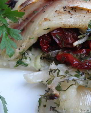 Рыба с вялеными томатами
