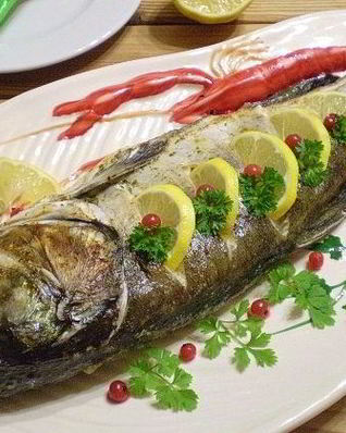 Рыба в духовке со сметаной