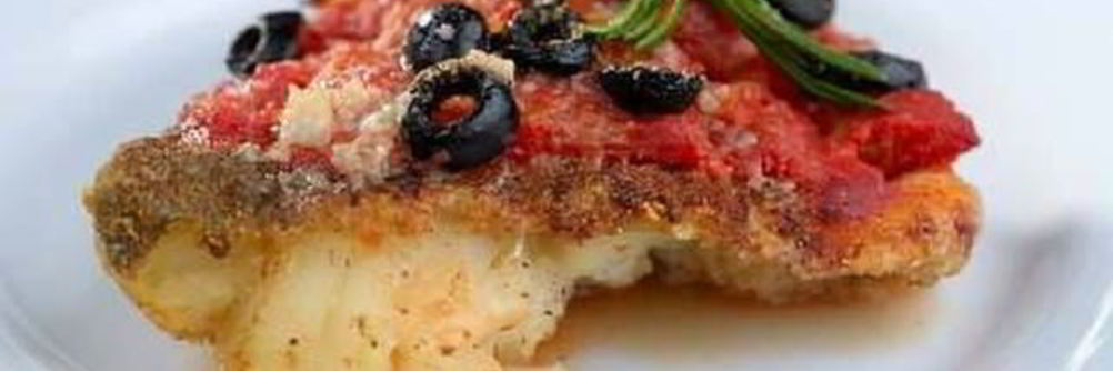 Рыба, запеченая под маслинами