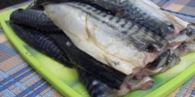 рыба, запеченная на костре