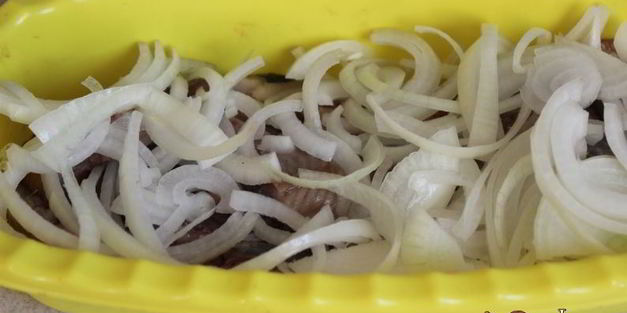 сельдь с луком в горчично-масляной заправке