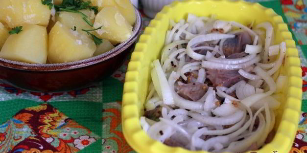 сельдь с луком в горчично-масляной заправке