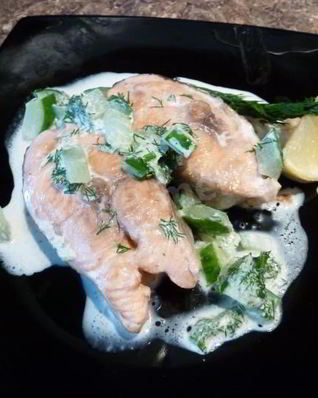 Семга в укропно-огуречном соусе