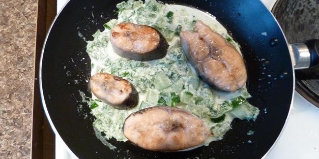 семга в укропно-огуречном соусе