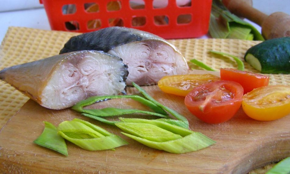 Рецепт скумбрия в бутылке в луковой шелухе