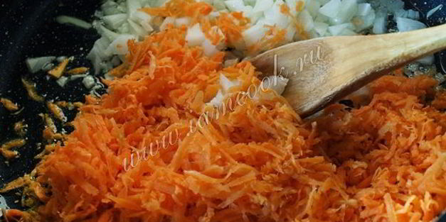 скумбрия запеченная с луком и морковью