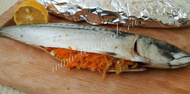 скумбрия запеченная с луком и морковью