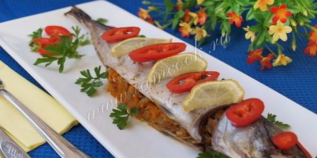 скумбрия запеченная с луком и морковью