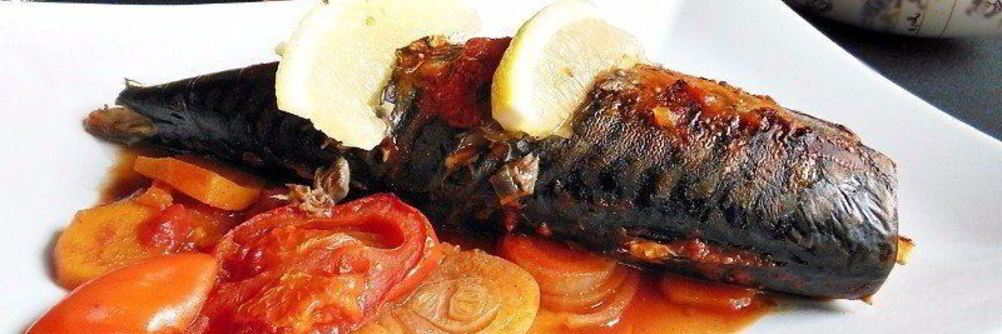 Скумбрия, запеченная с овощами