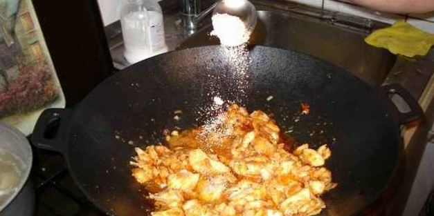 судак в кисло-сладком соусе с рисом