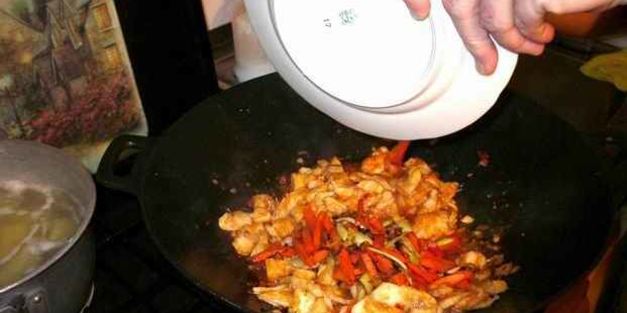 судак в кисло-сладком соусе с рисом