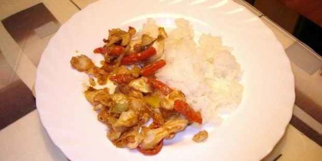 судак в кисло-сладком соусе с рисом