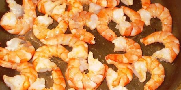 тигровые креветки под греческим соусом