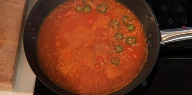 тилапия, припущенная в морковном соусе