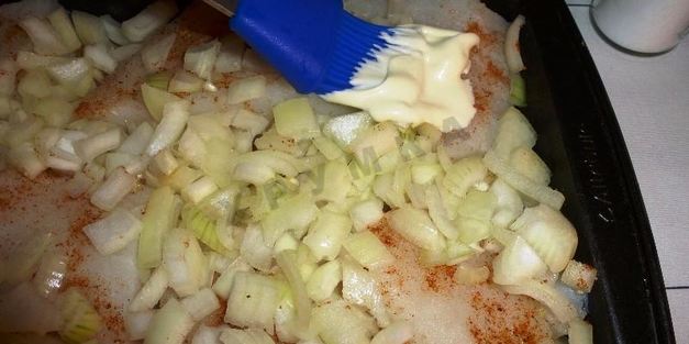 треска с морковью и луком в духовке