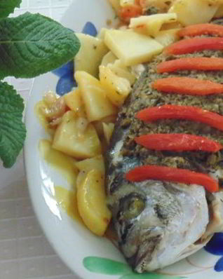 Запеченная дорада с тапенадом