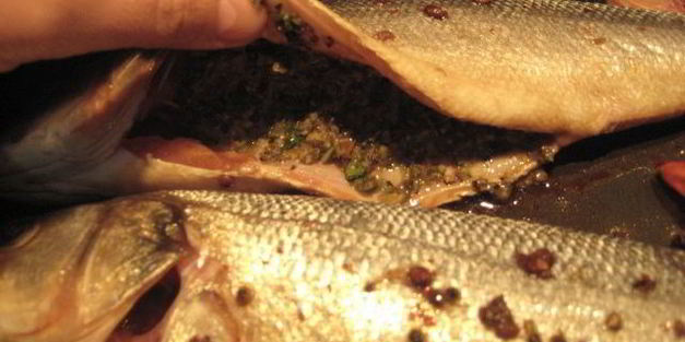 запеченная дорада с тапенадом