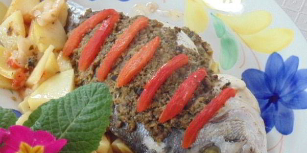 запеченная дорада с тапенадом