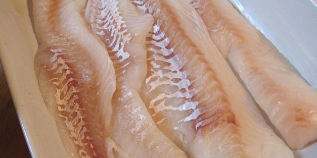 запеченная рыба под сметанно-майонезным соусом