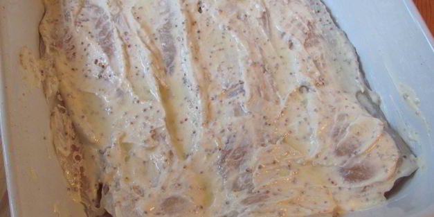 запеченная рыба под сметанно-майонезным соусом