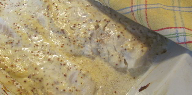 запеченная рыба под сметанно-майонезным соусом