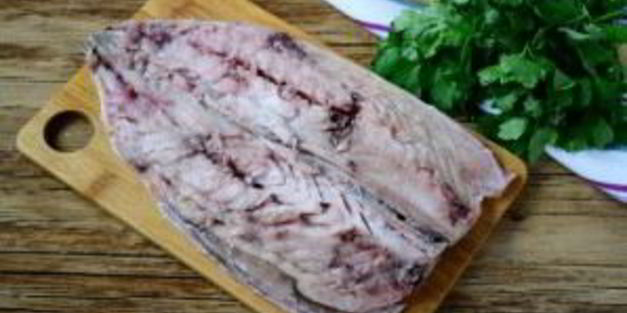 запеченная скумбрия с орехово-сырной начинкой