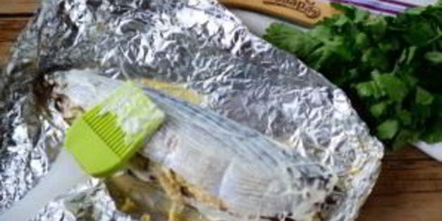 запеченная скумбрия с орехово-сырной начинкой