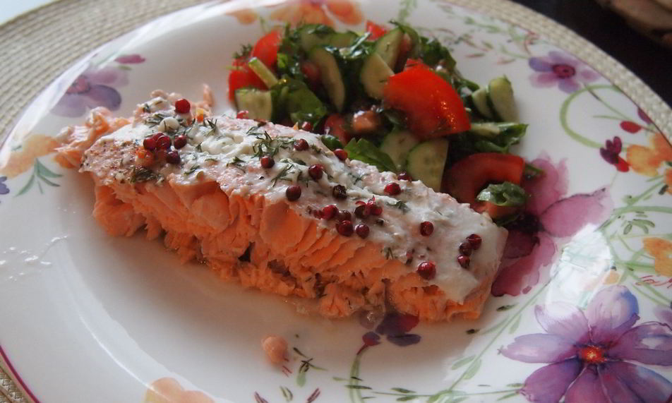 Рецепт запеченный лосось с розовым перцем