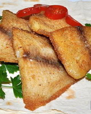 Жареная рыба в кукурузной муке со специями