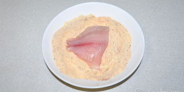 жареная рыба в кукурузной муке со специями